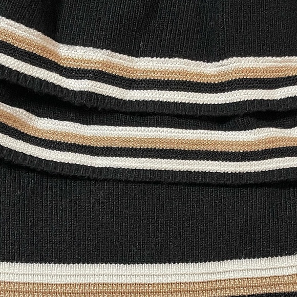 💥SALE💥WHBM OFF-SHOULDER RUFFLE KNIT TOP SZ MED - Picture 6 of 6